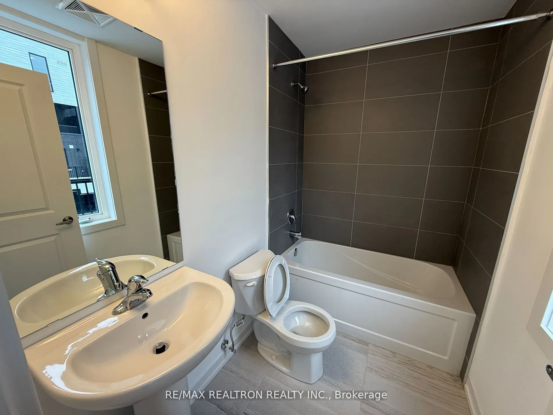 184 Angus Drive N, #5