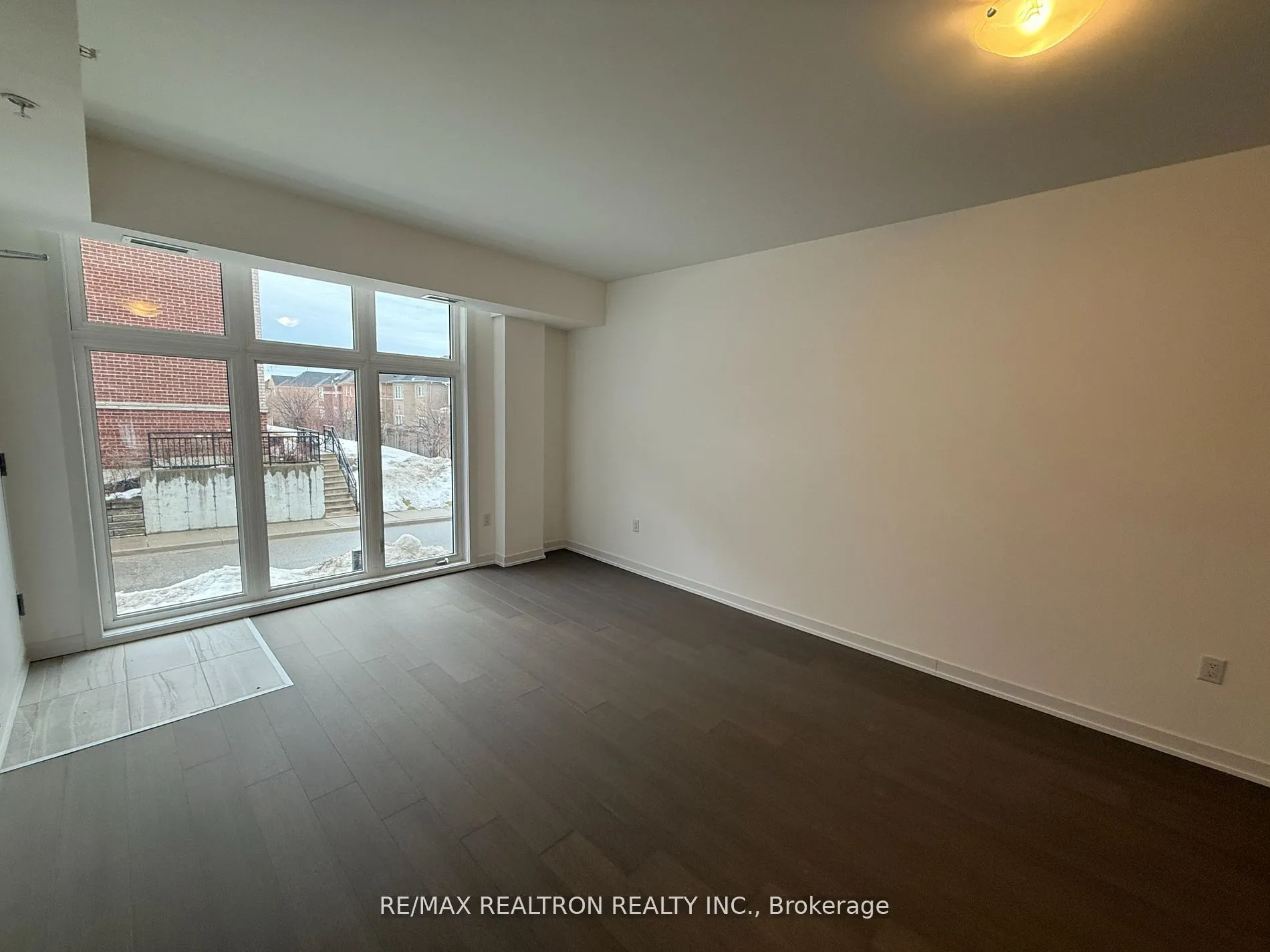 184 Angus Drive N, #5