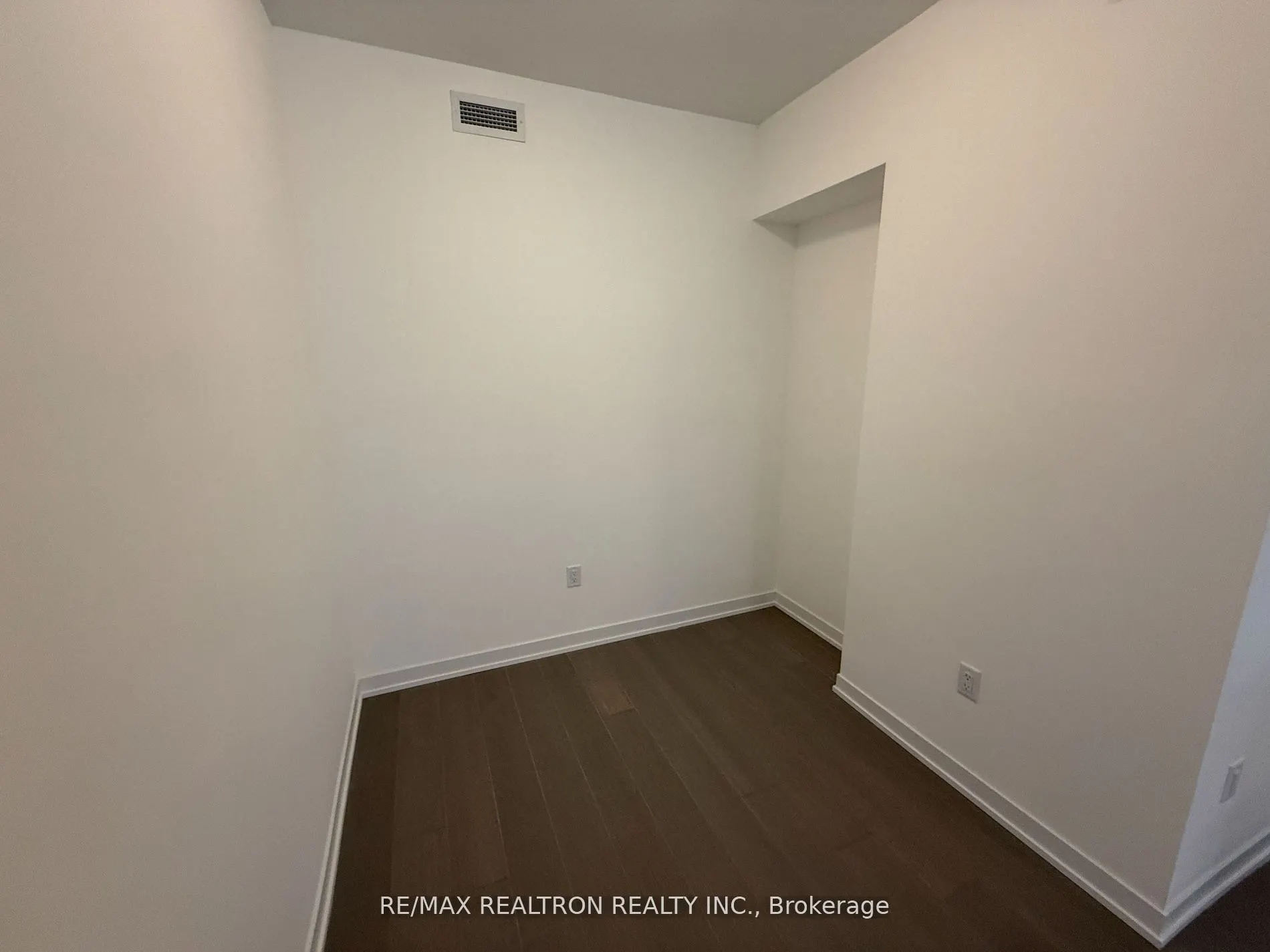 184 Angus Drive N, #5