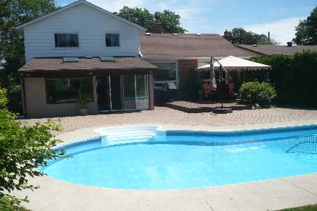 524 Centre St N