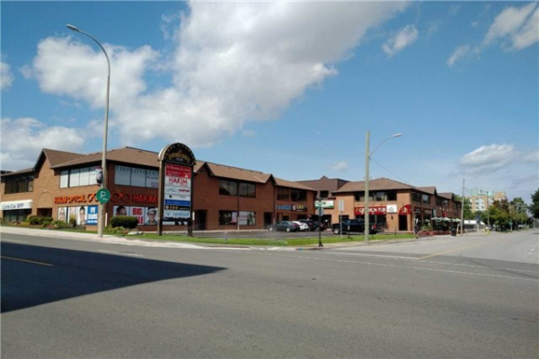 114 Dundas St E, Whitby