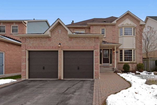 19 Moonstone Dr, Whitby