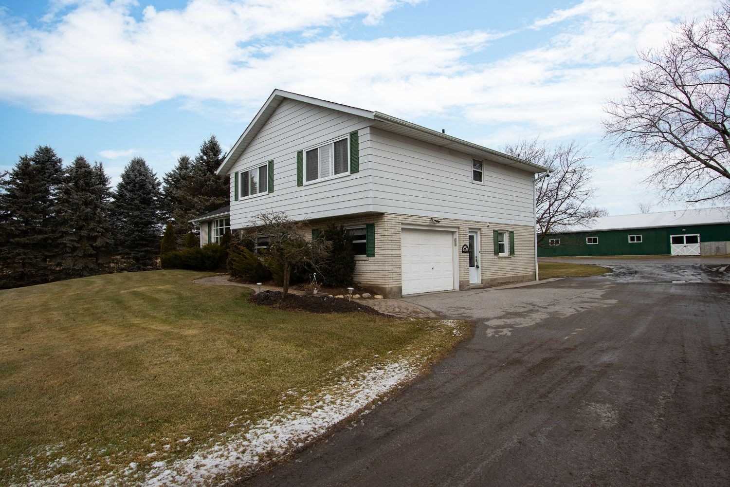 1545 Regional Rd 42 Rd, (MLS® E4662314) See this detached house
