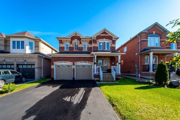 25 Oceanpearl Cres, Whitby