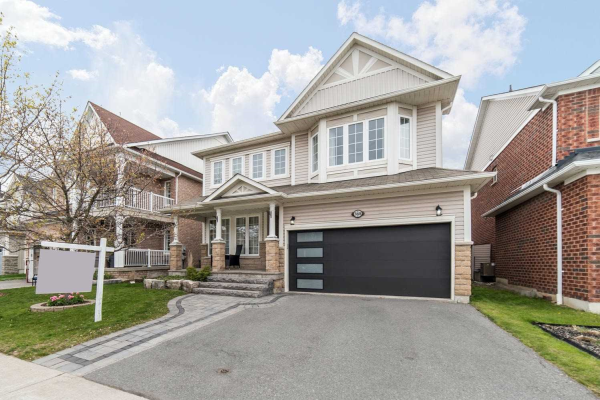 368 Carnwith Dr E, Whitby