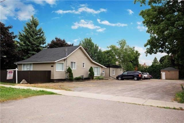 1513 Rossland Rd E, Whitby