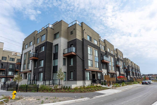 1555 Kingston Rd, Pickering