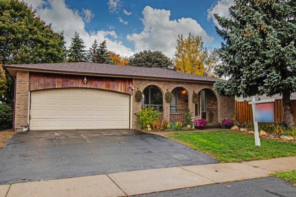 26 Ribblesdale Dr, Whitby
