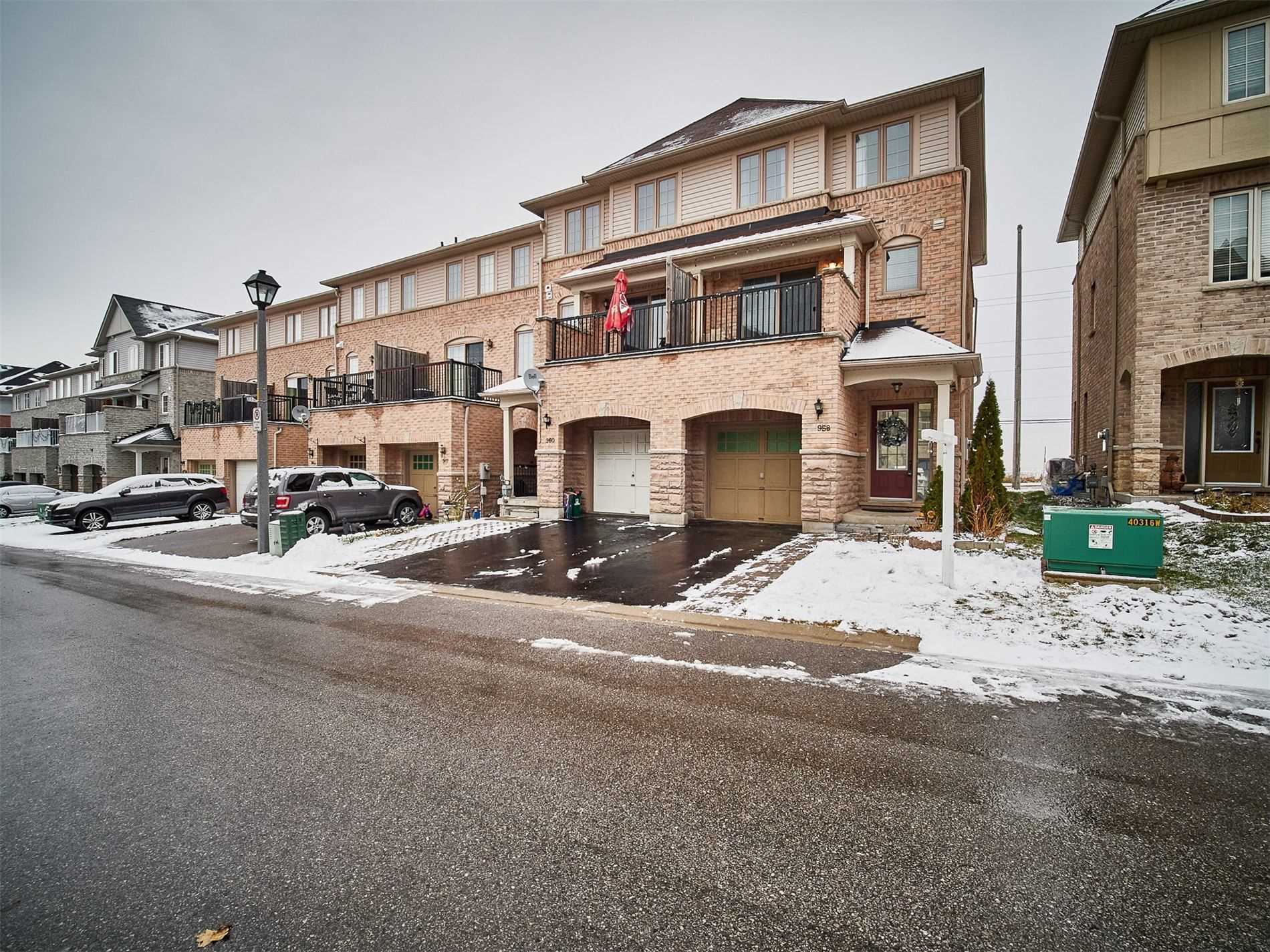 958 Audley Rd N