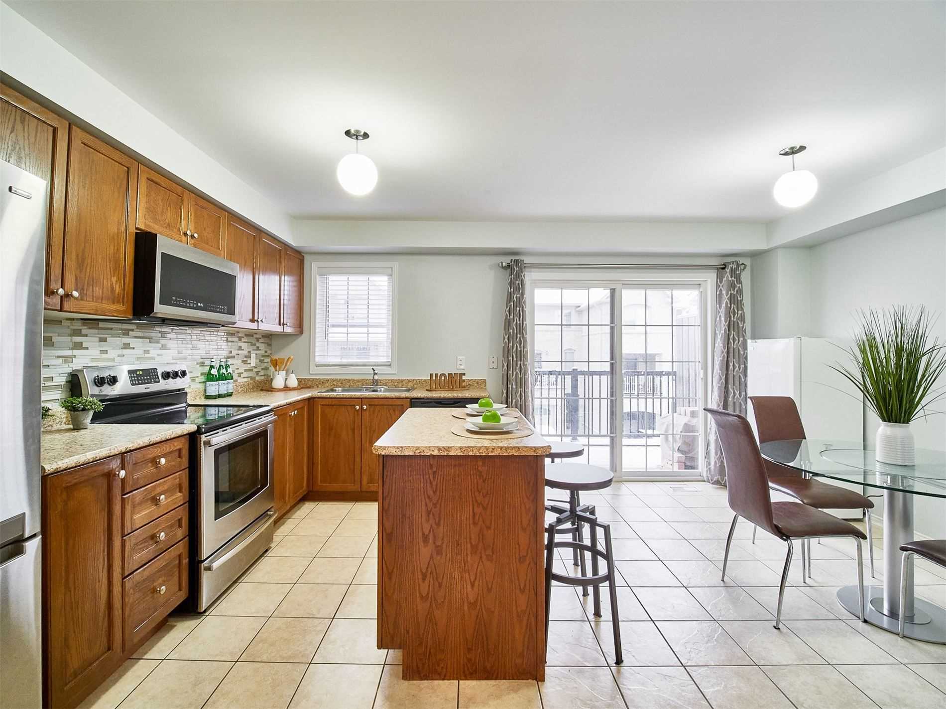 958 Audley Rd N