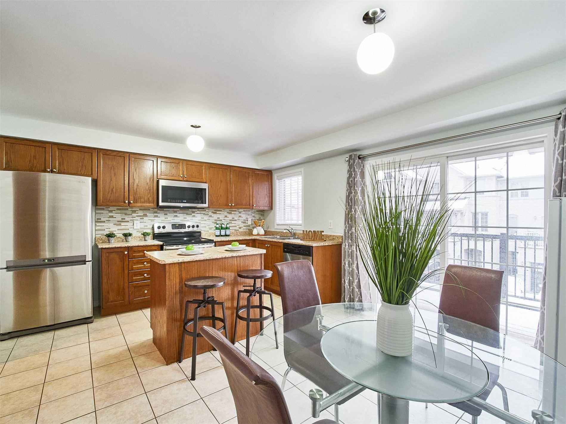 958 Audley Rd N