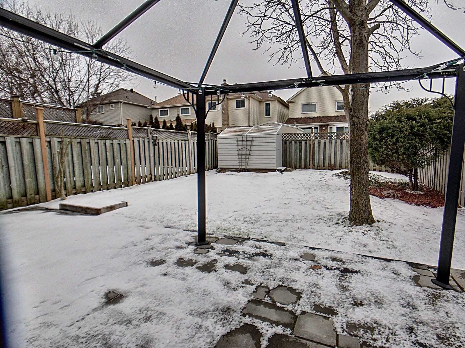 1010 Rowntree Cres