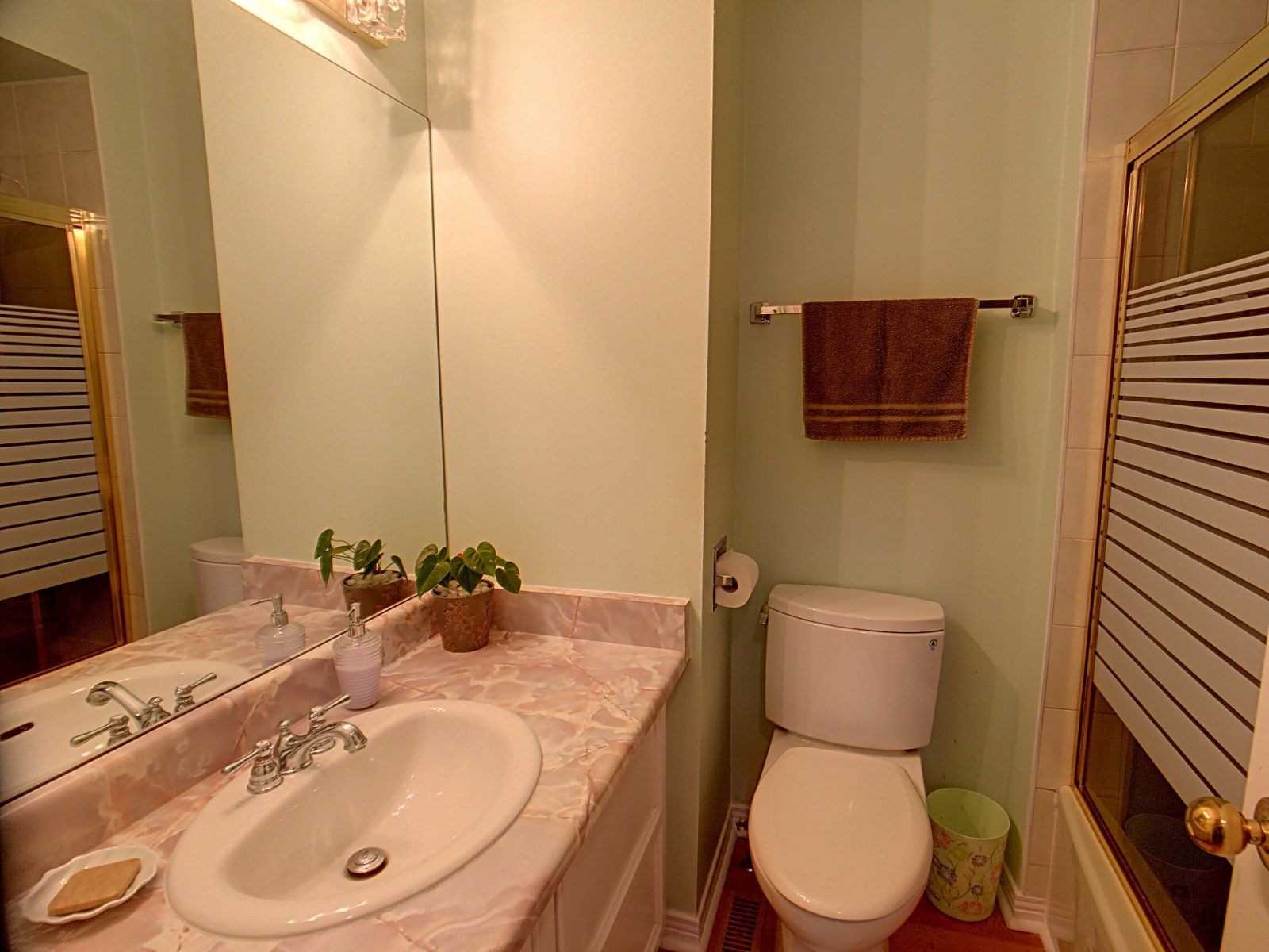 1010 Rowntree Cres
