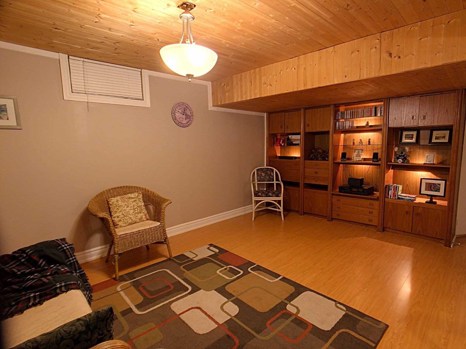 1010 Rowntree Cres