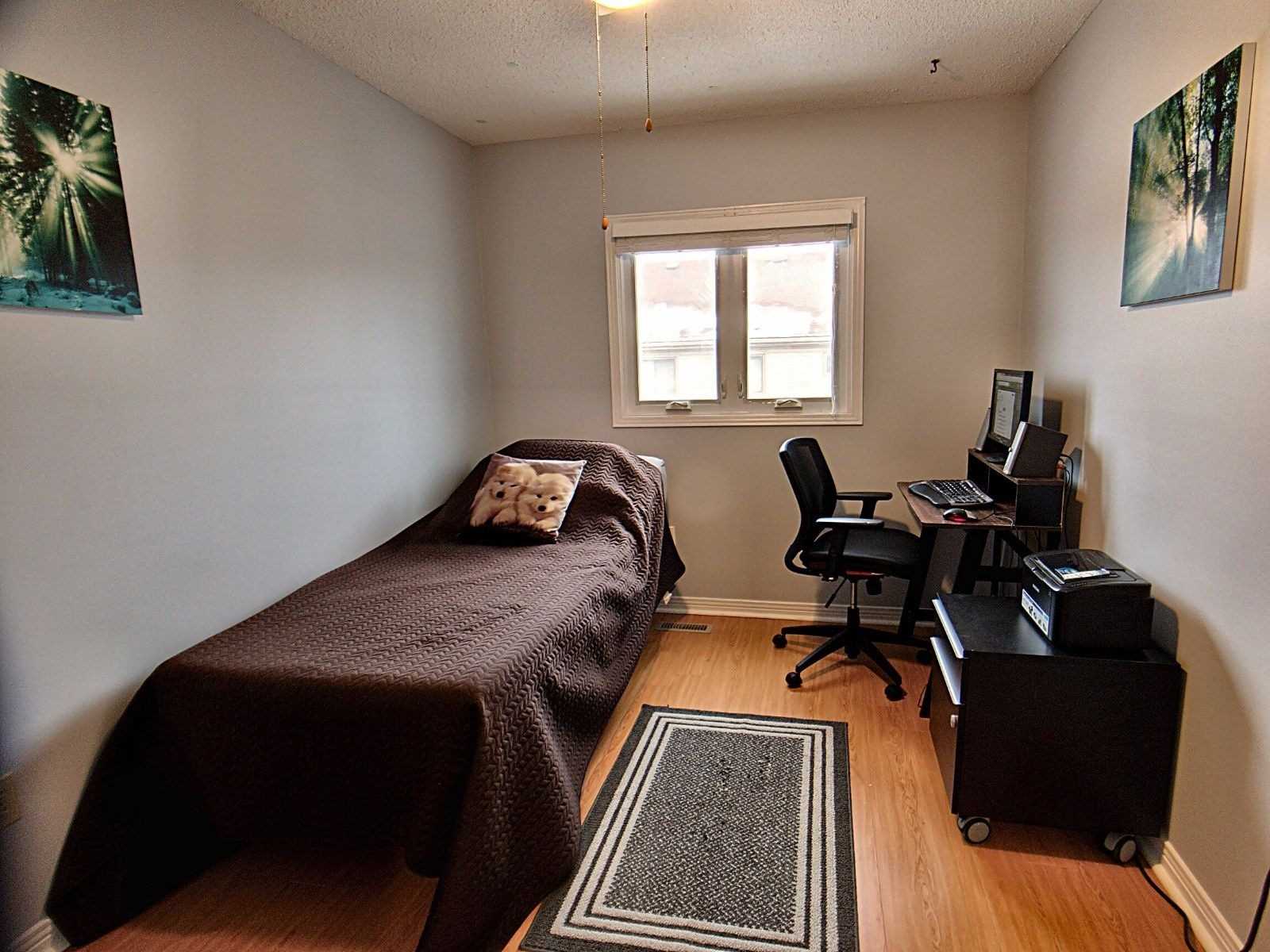 1010 Rowntree Cres