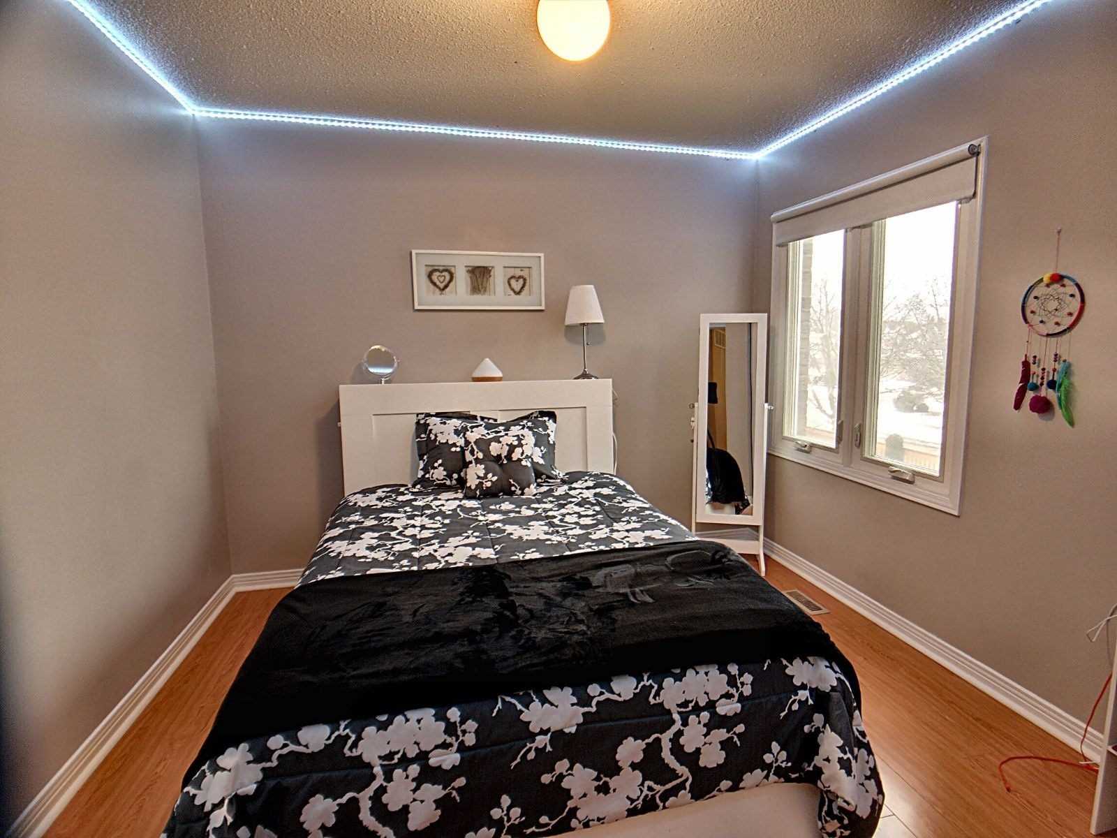 1010 Rowntree Cres