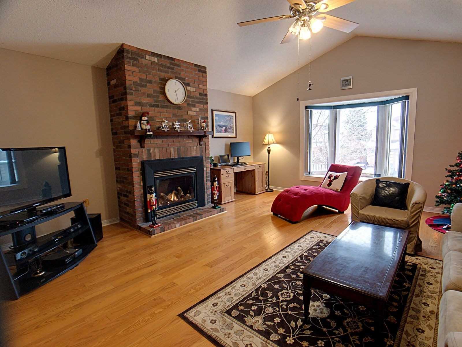 1010 Rowntree Cres