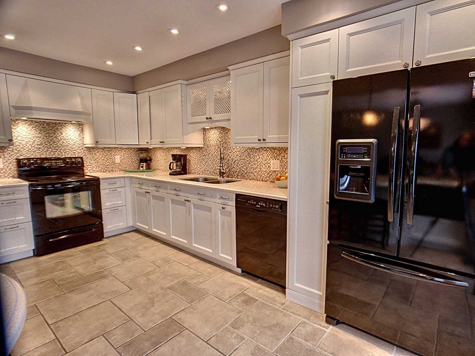 1010 Rowntree Cres