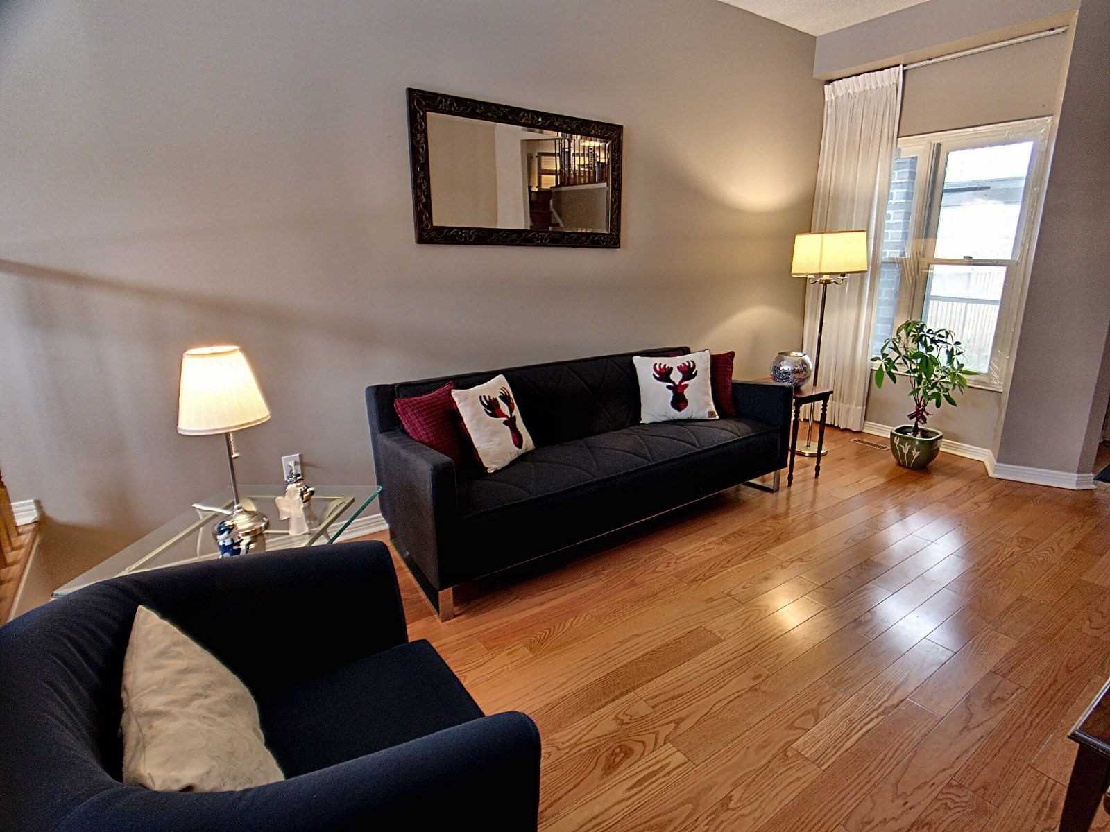 1010 Rowntree Cres