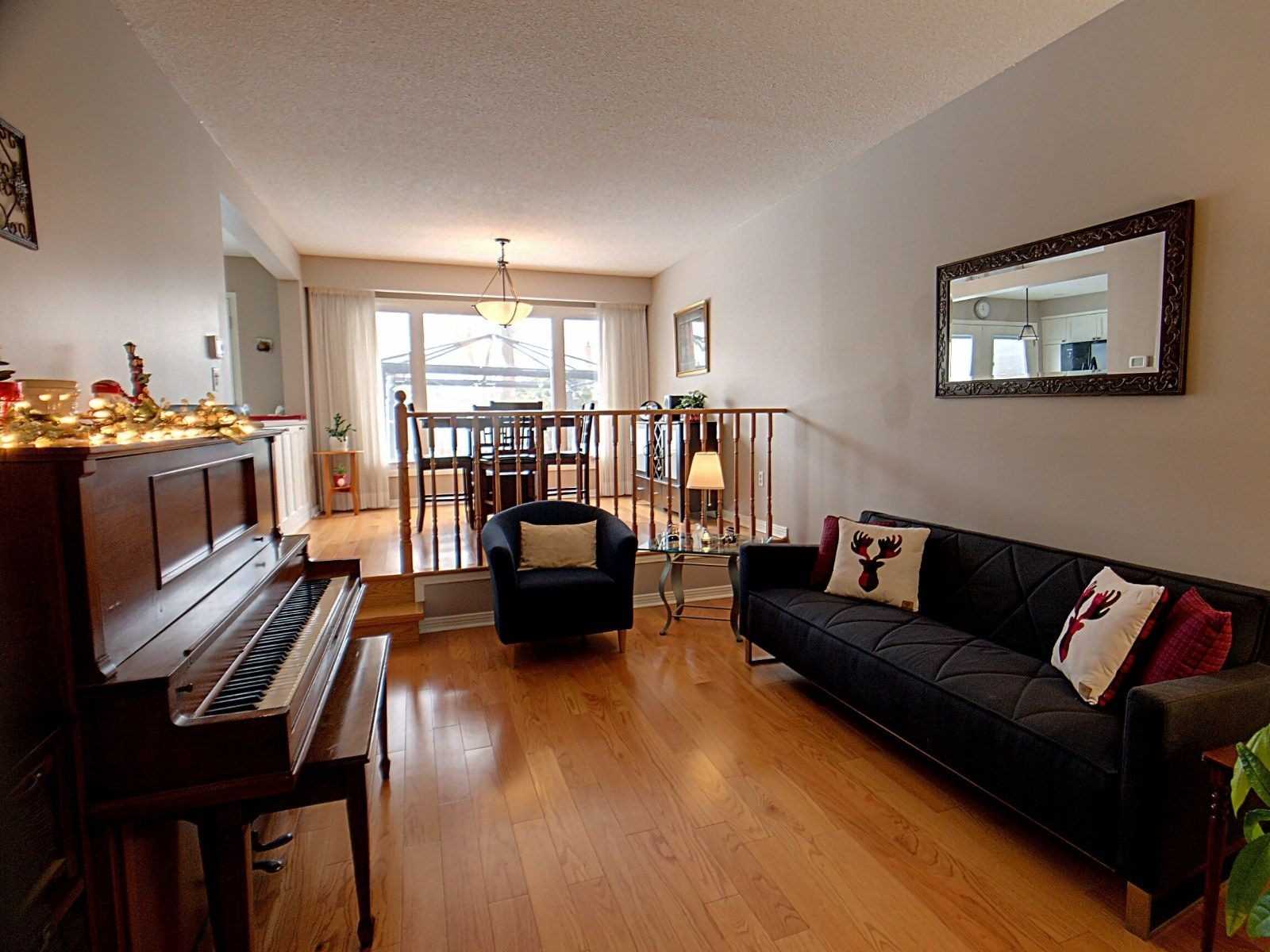 1010 Rowntree Cres