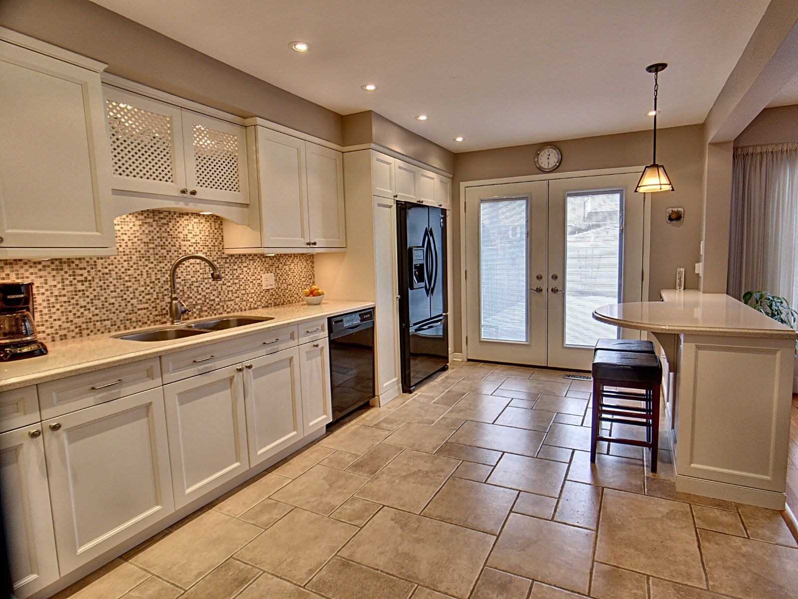1010 Rowntree Cres