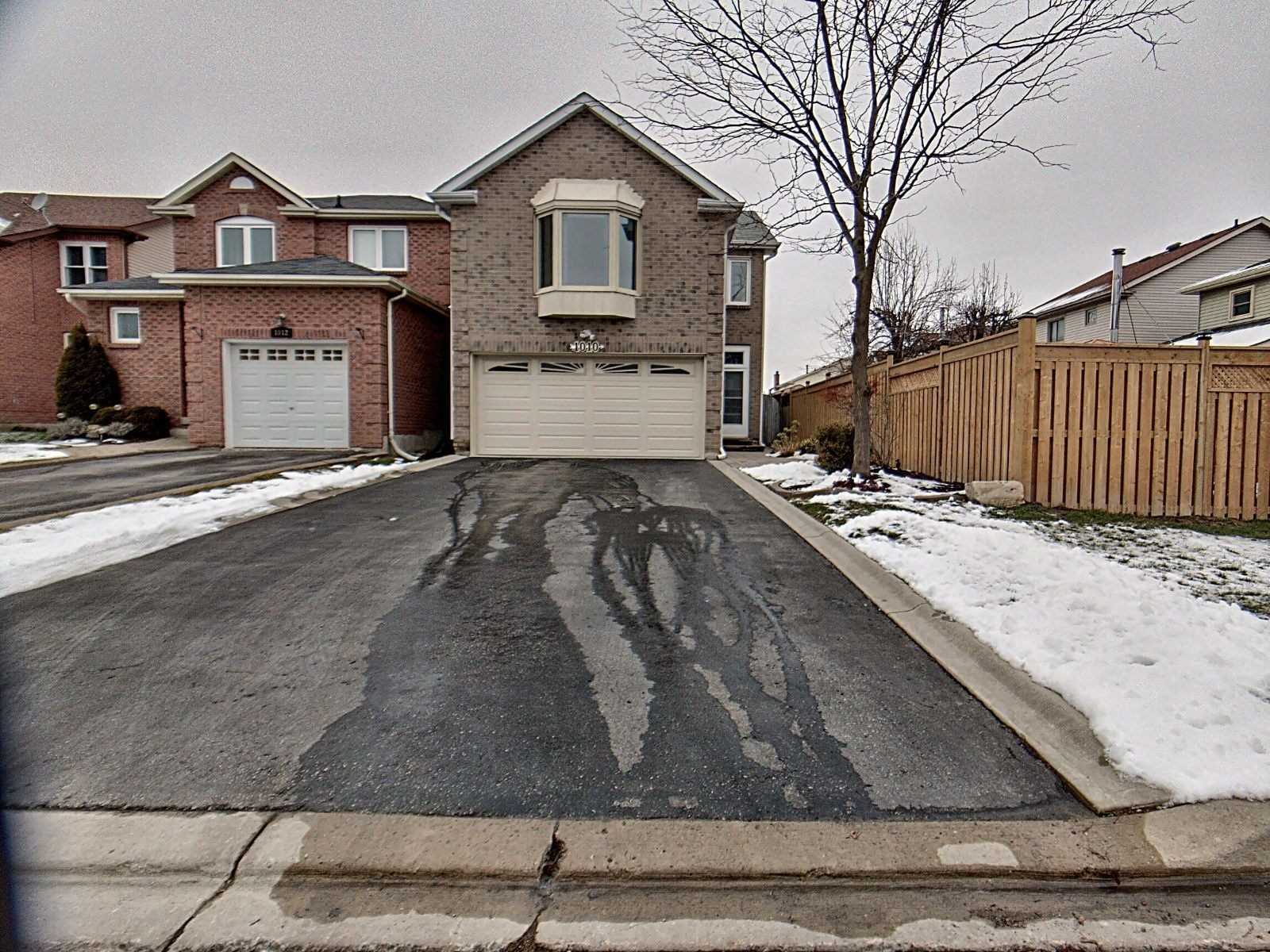 1010 Rowntree Cres