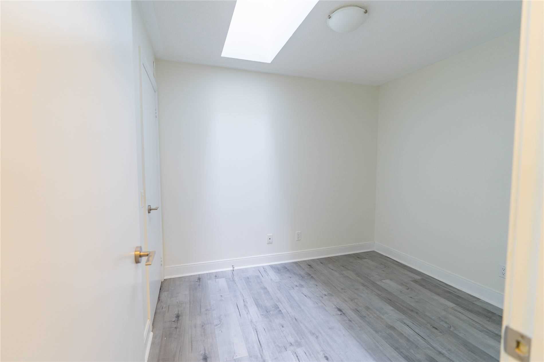 295 Village Green Sq, #60