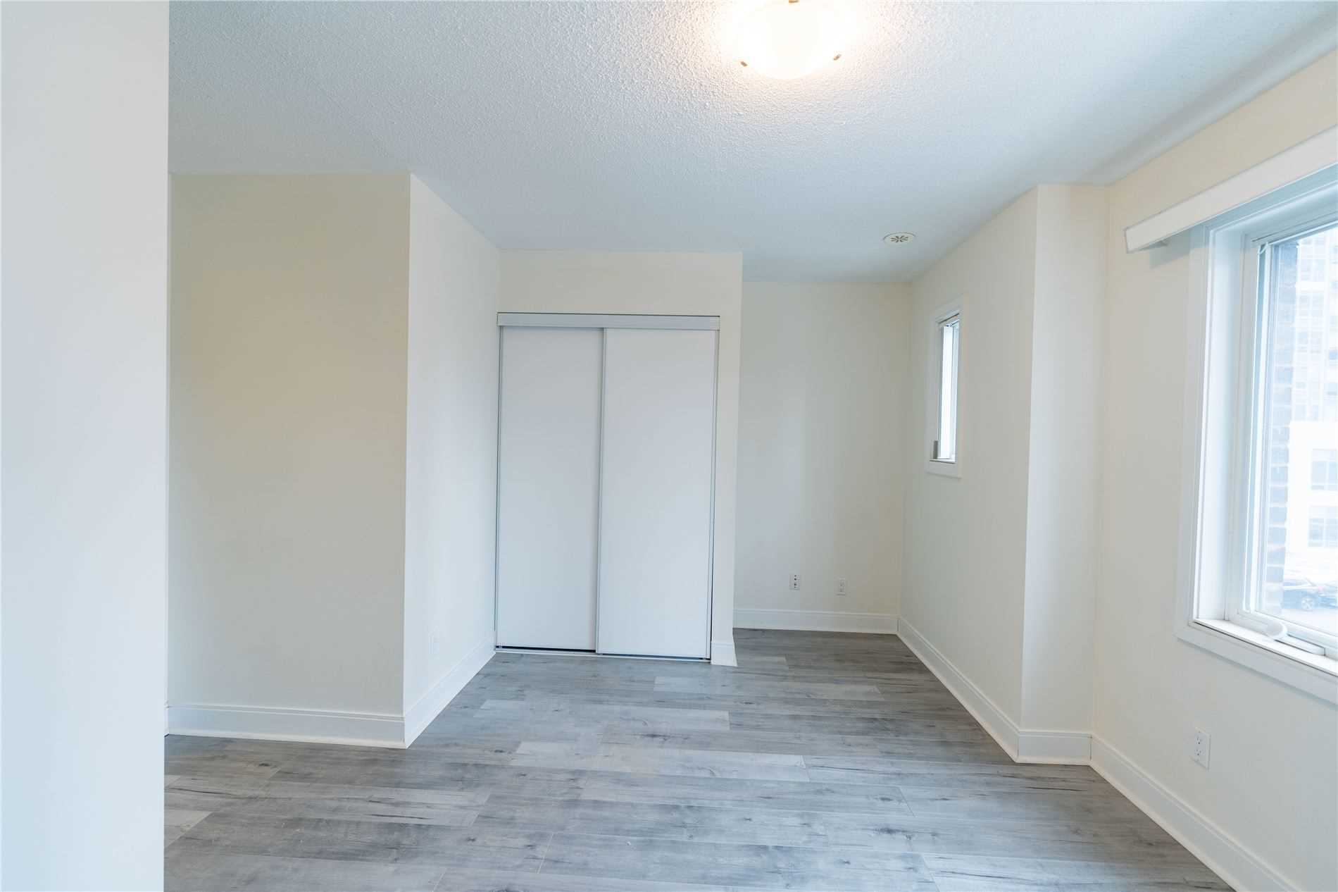 295 Village Green Sq, #60