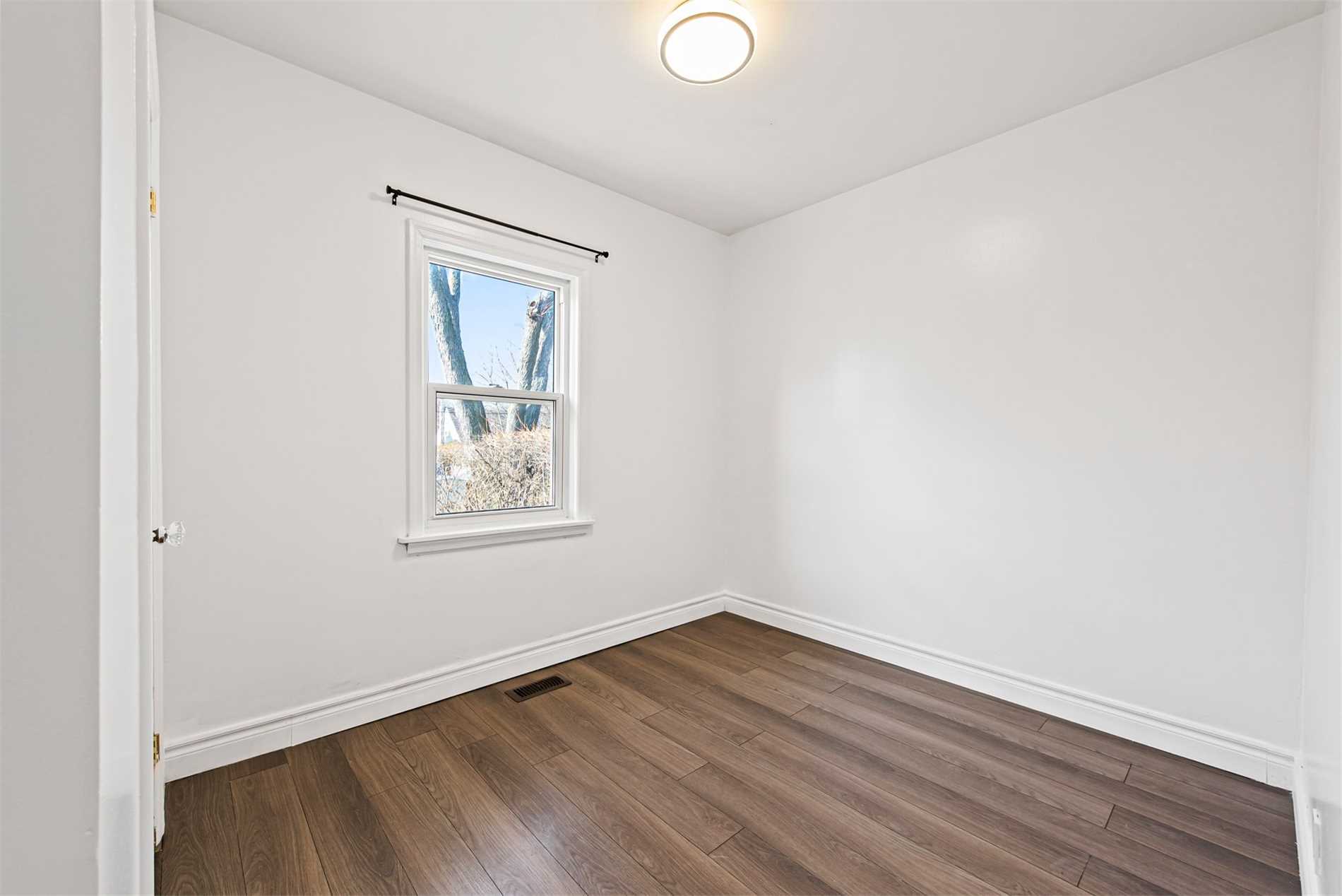 92 Sandown Ave