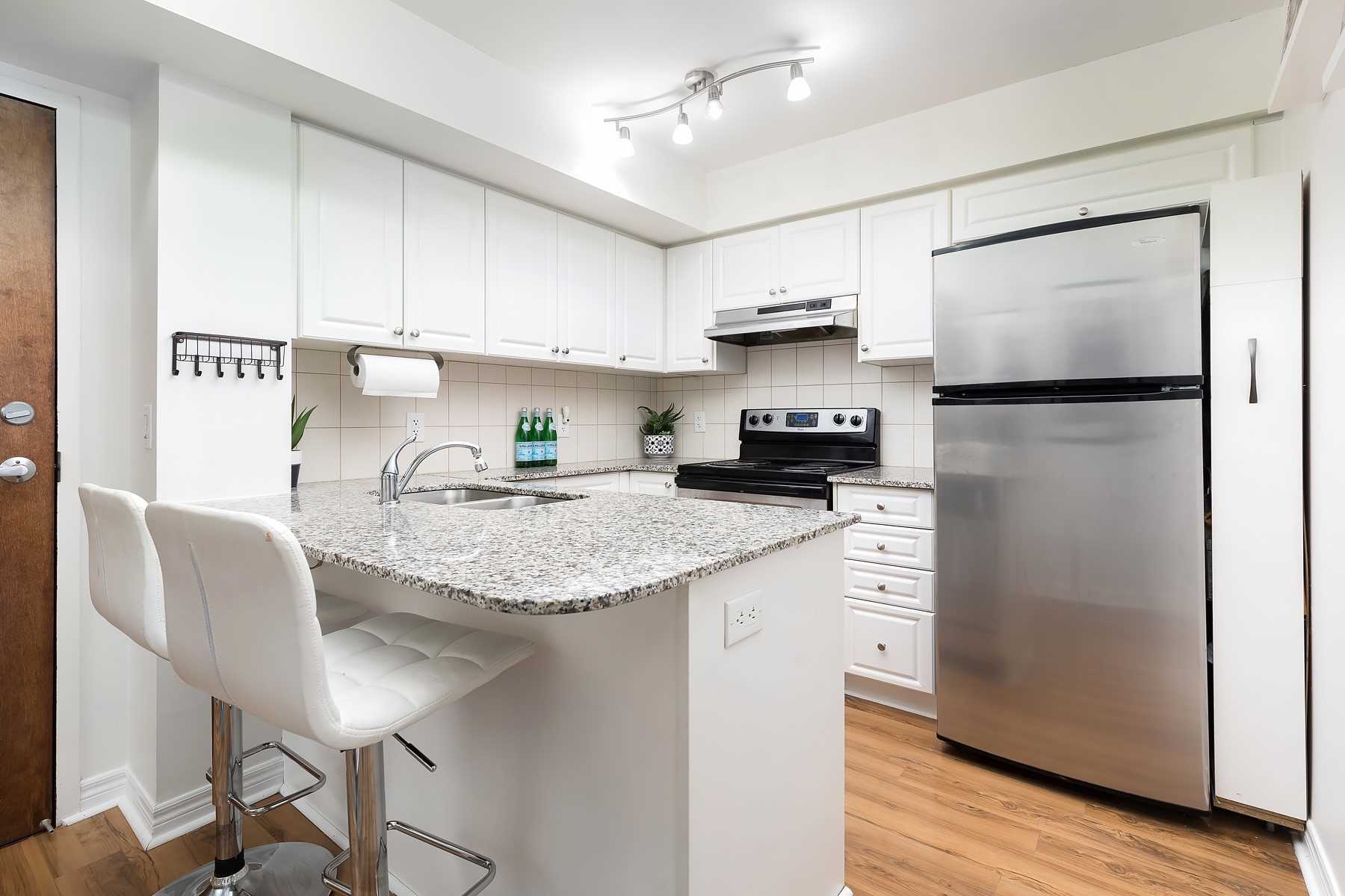 60 Fairfax Cres, #222