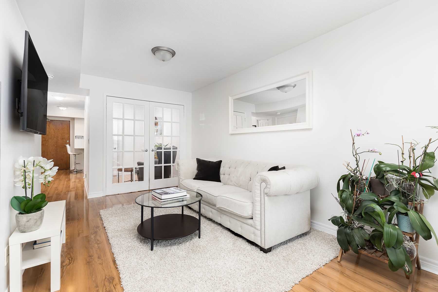 60 Fairfax Cres, #222