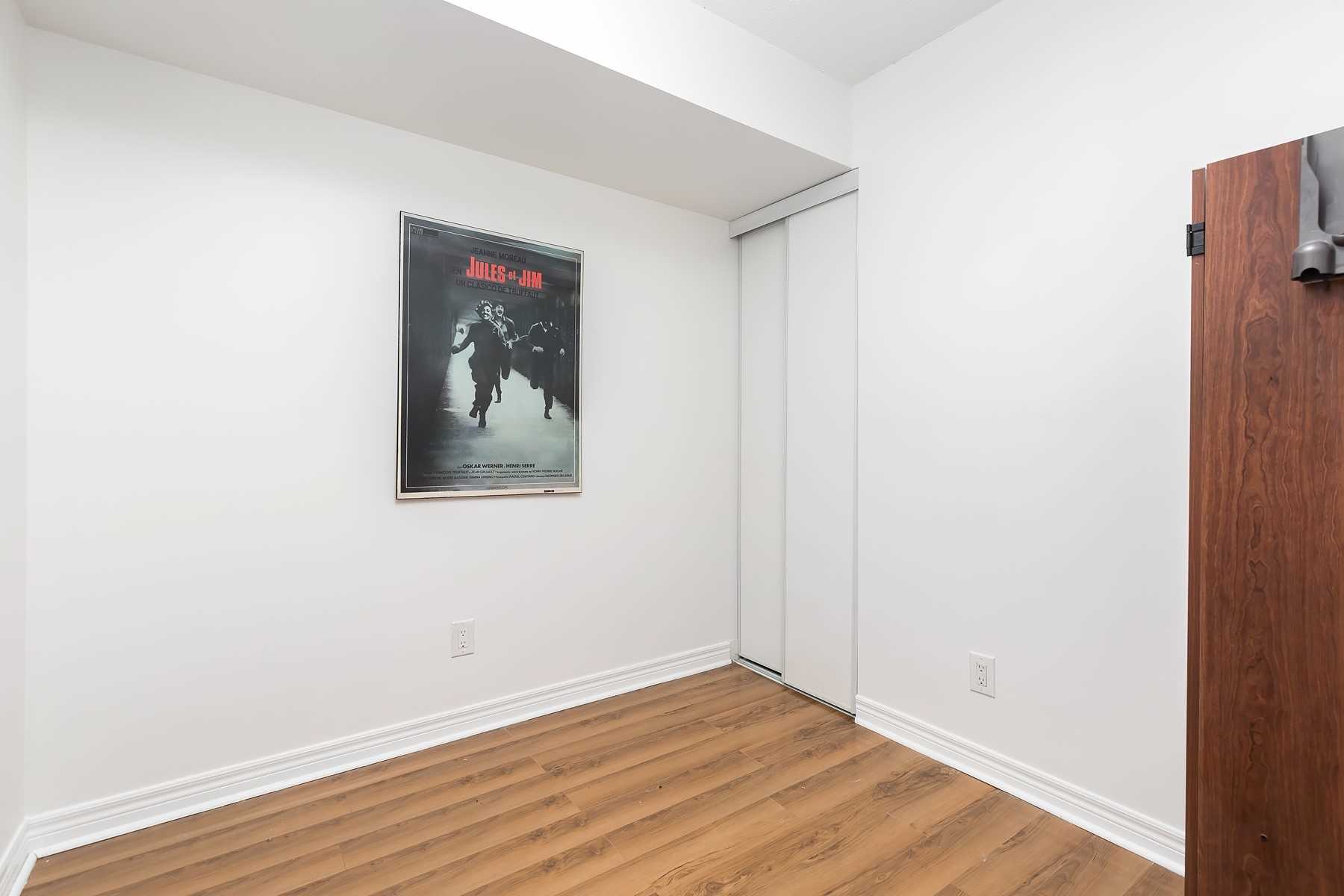 60 Fairfax Cres, #222