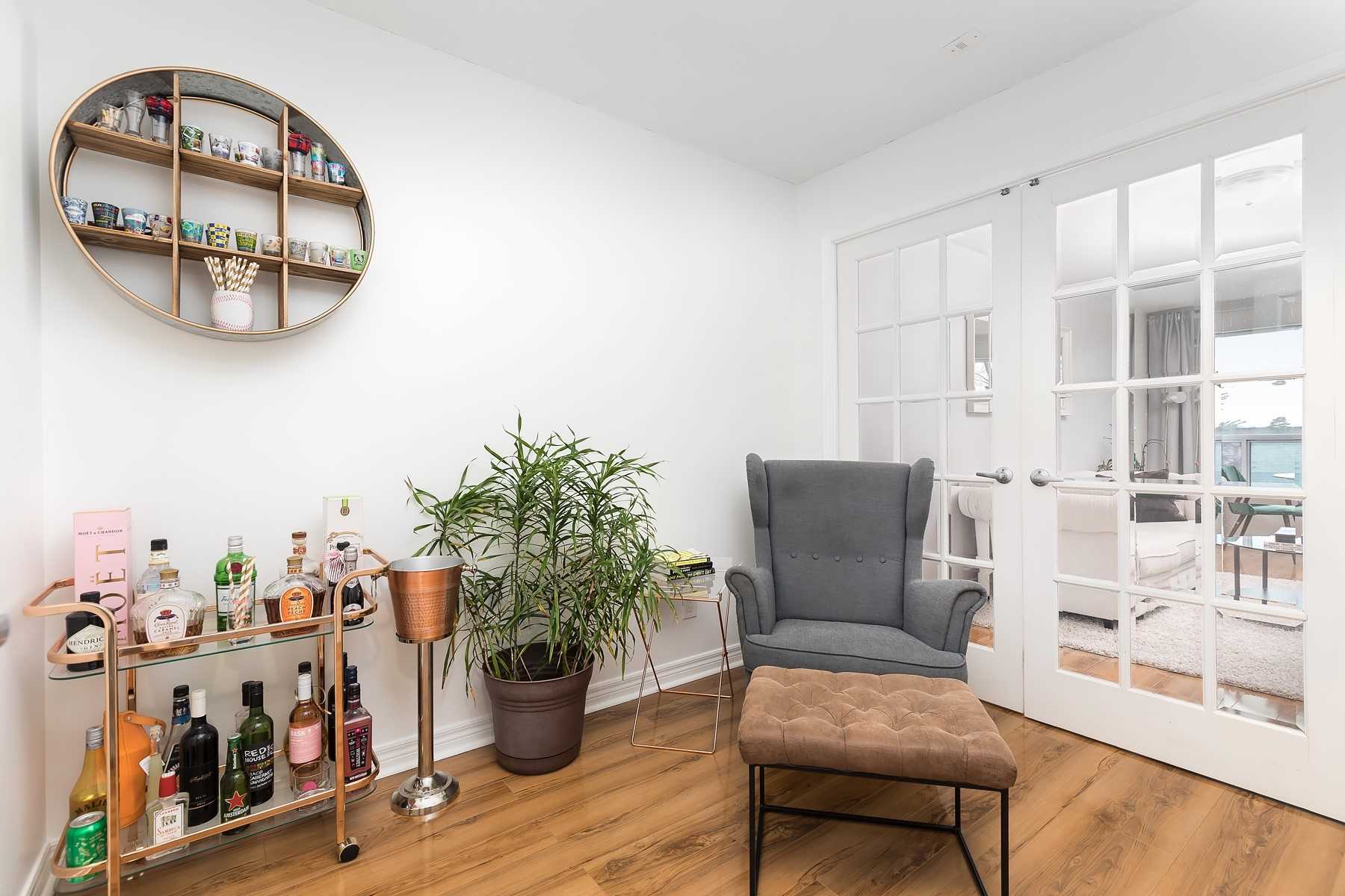 60 Fairfax Cres, #222