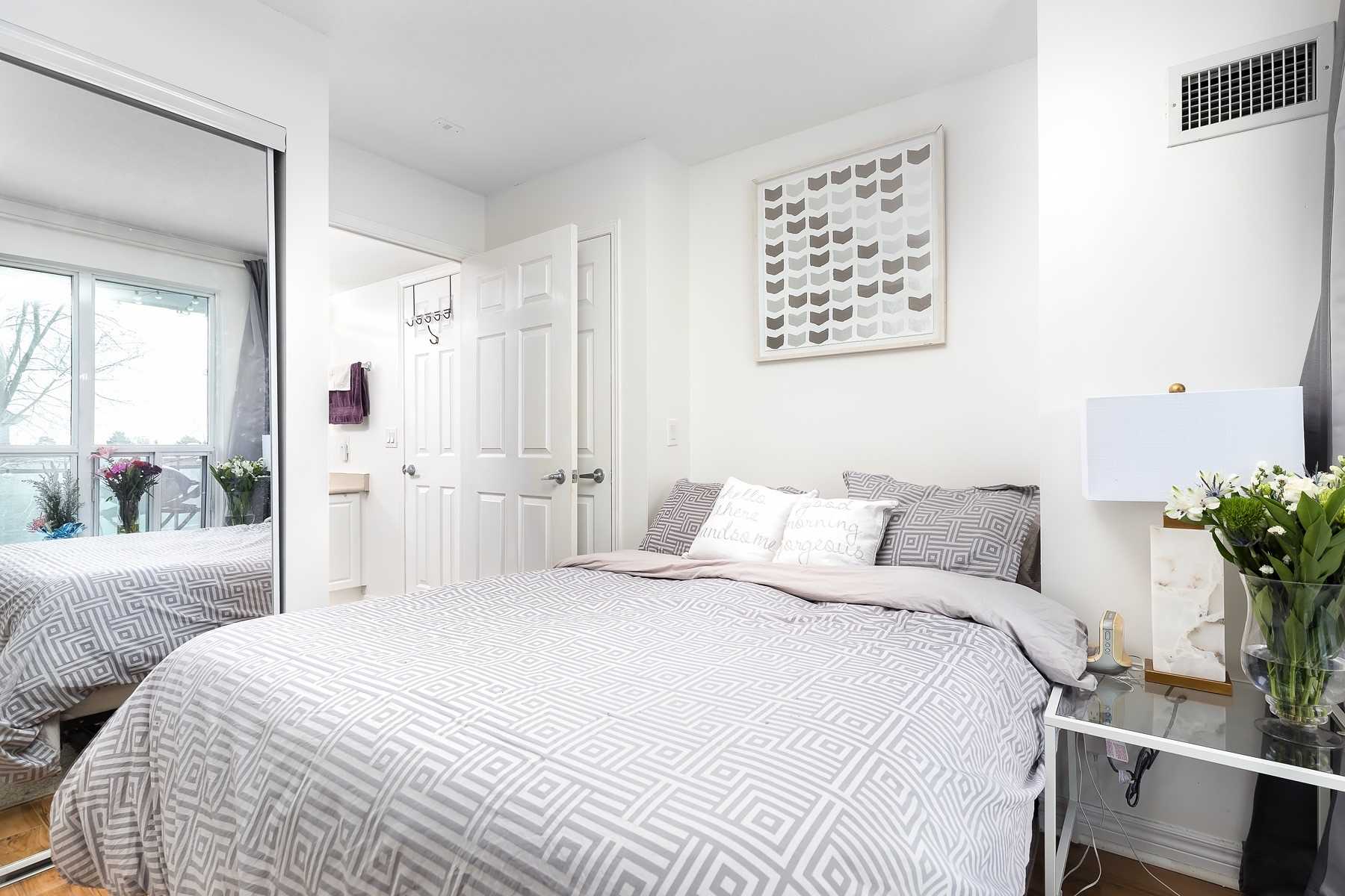 60 Fairfax Cres, #222