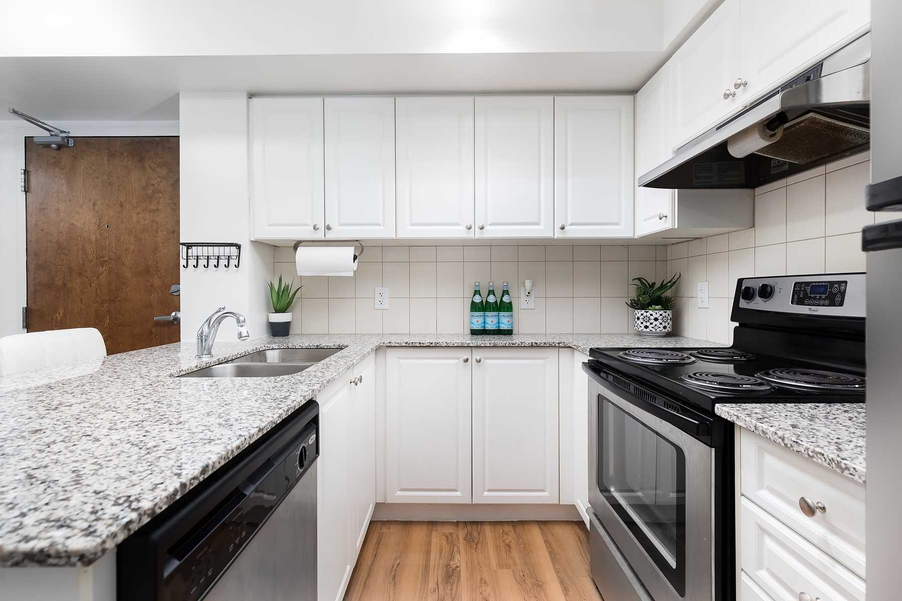 60 Fairfax Cres, #222