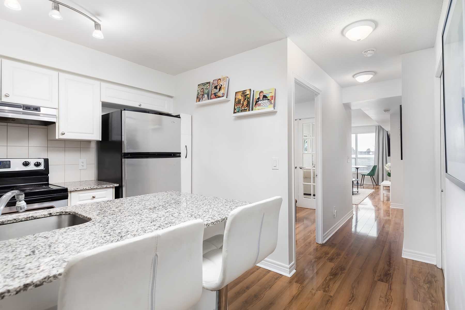 60 Fairfax Cres, #222