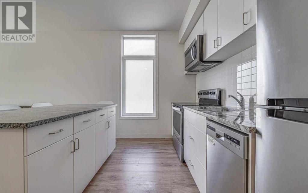 1760 Simcoe St N, #89