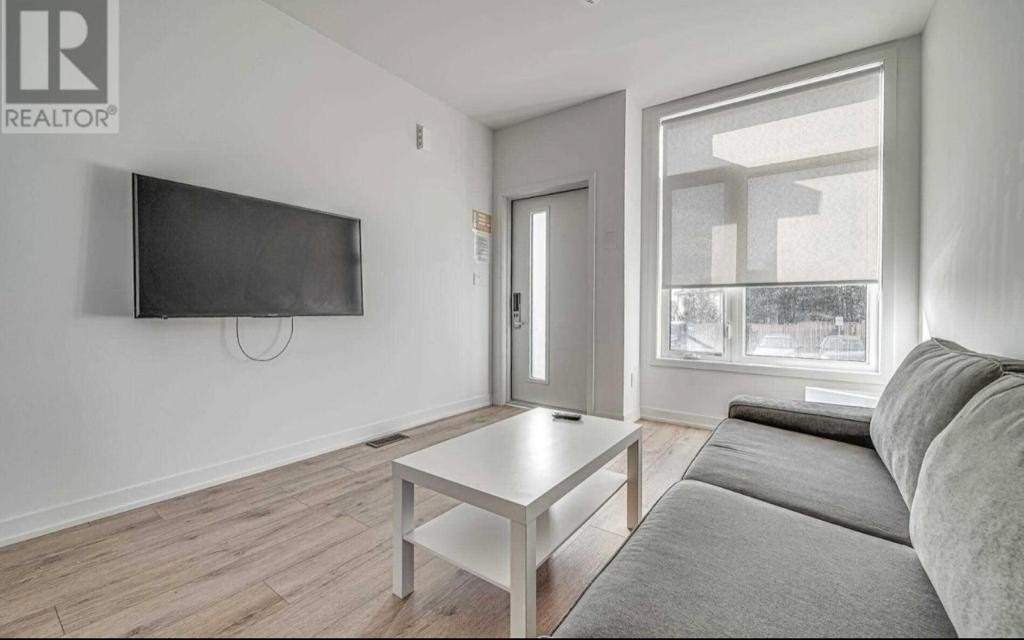 1760 Simcoe St N, #89