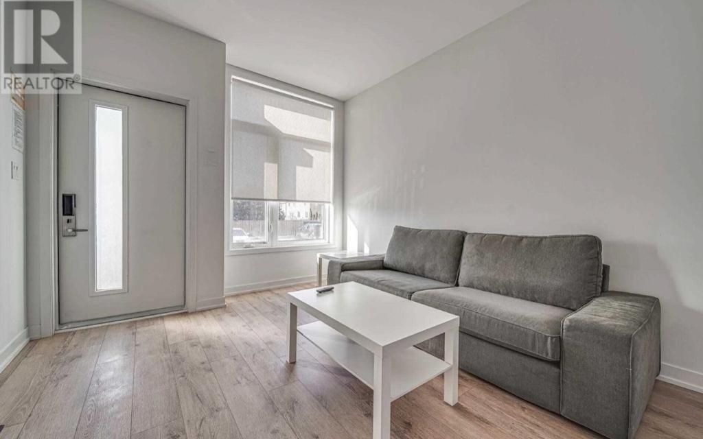 1760 Simcoe St N, #89