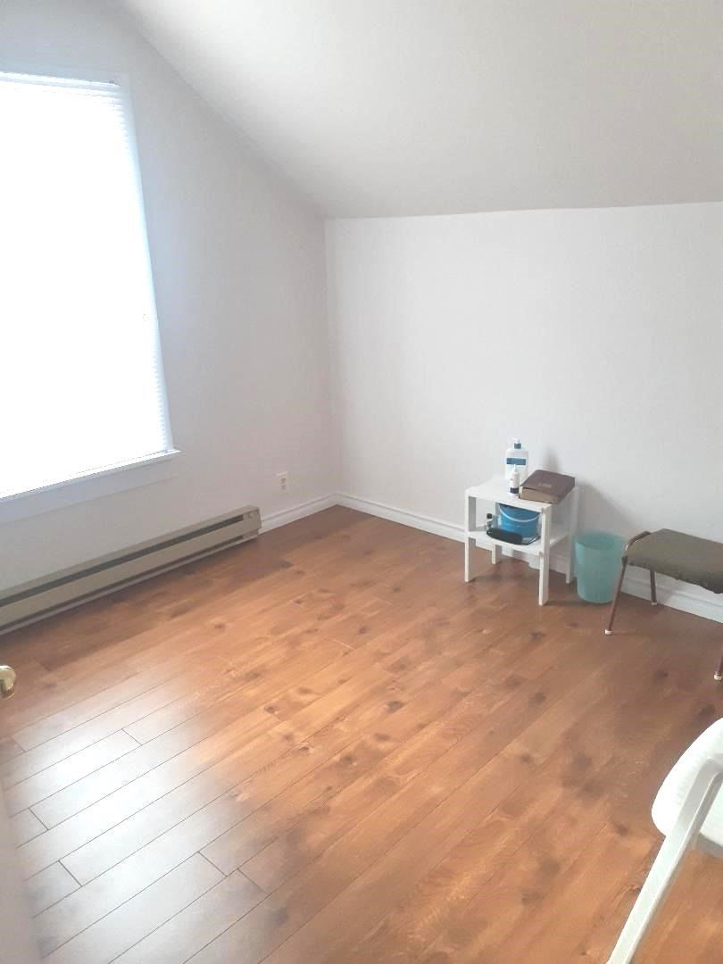 11 Hall St