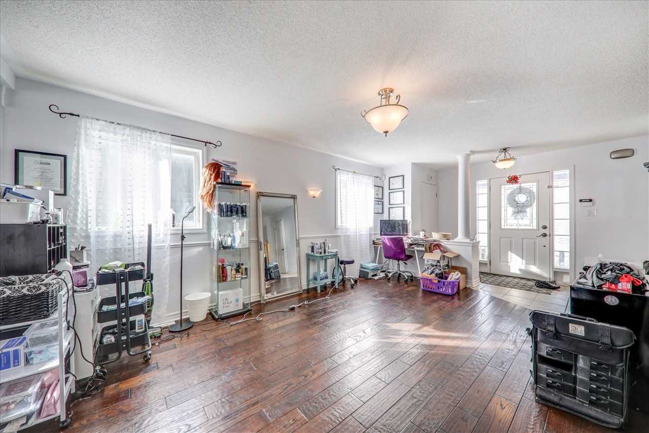 5 Carveth Cres