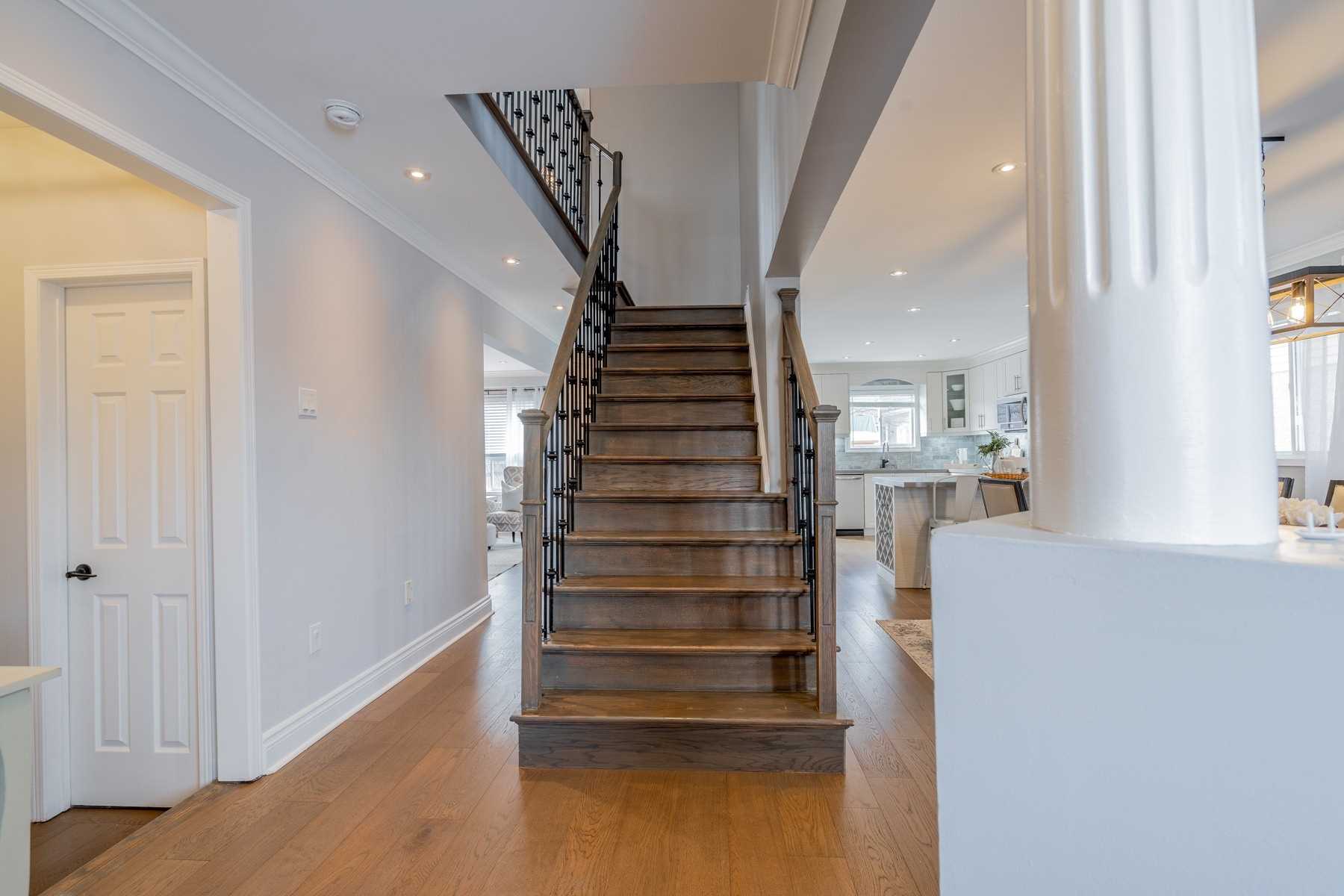 112 West Side Dr