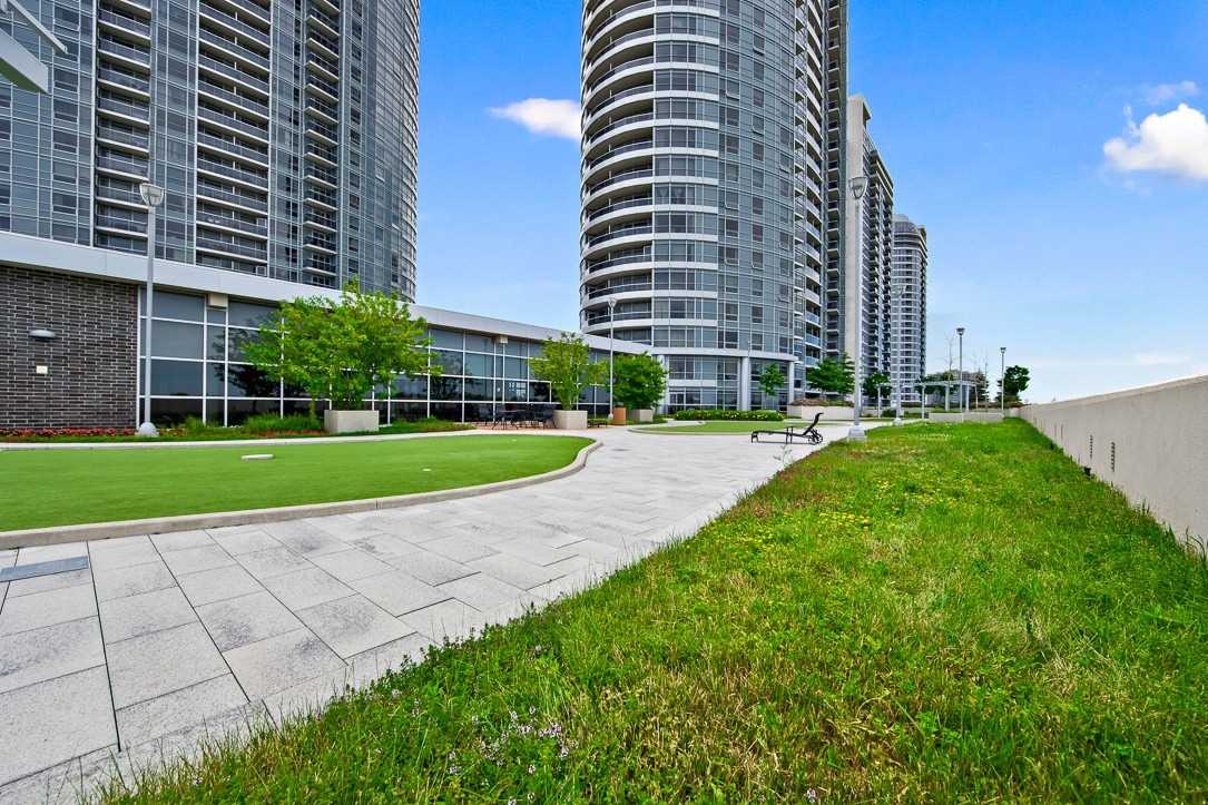 125 Village Green Sq, #2404