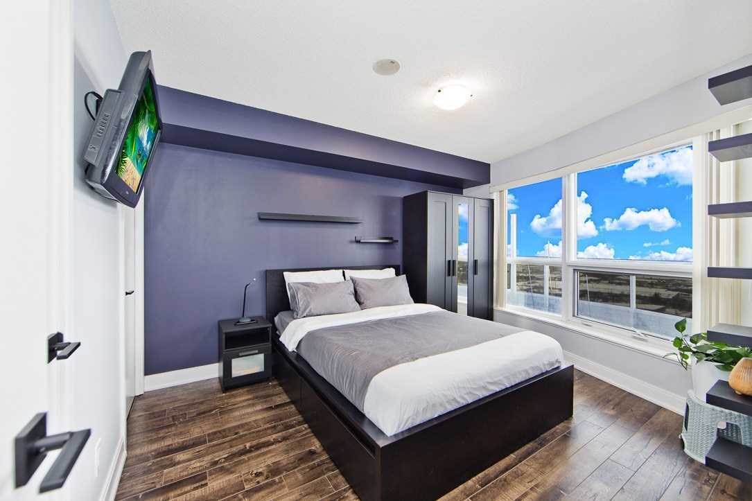 125 Village Green Sq, #2404