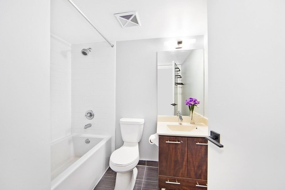125 Village Green Sq, #2404