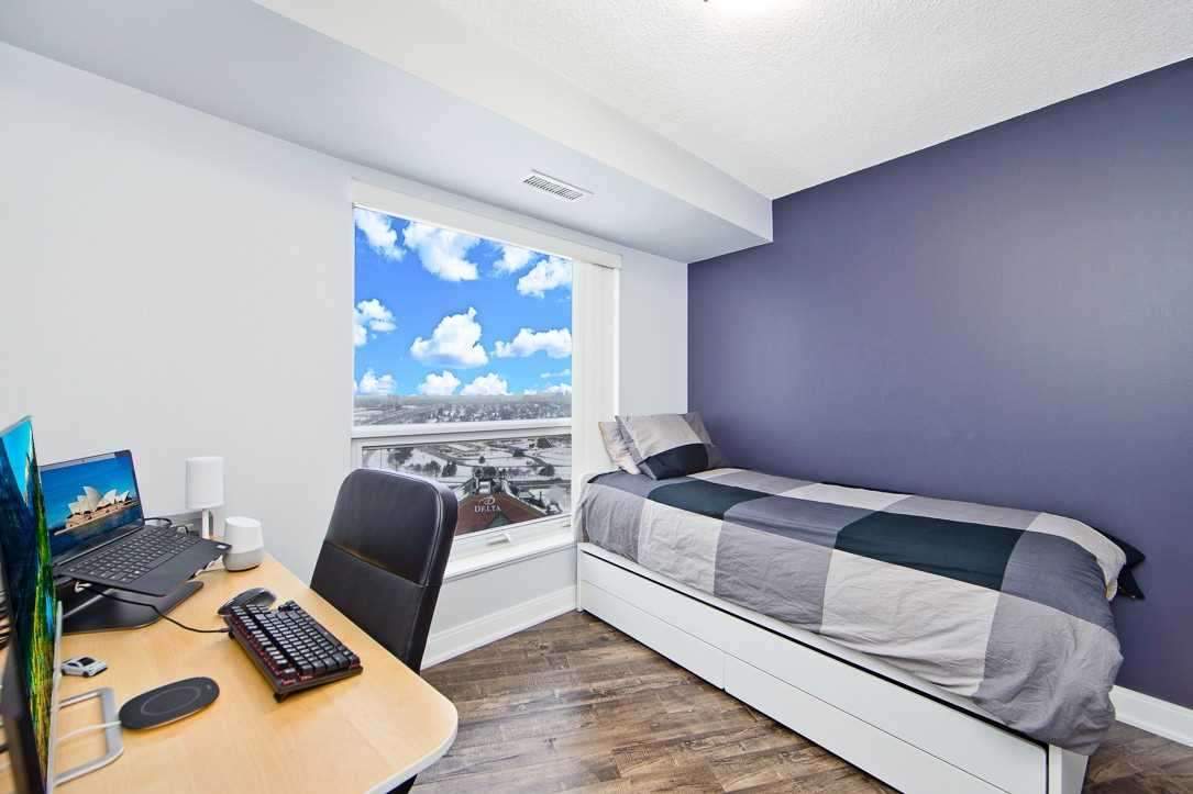 125 Village Green Sq, #2404