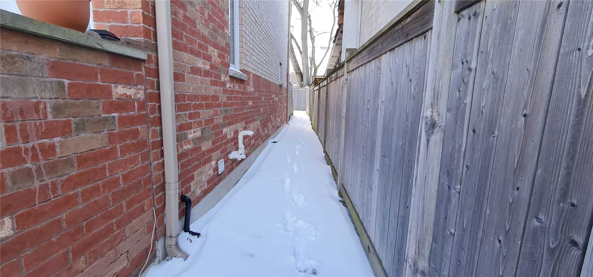 8 Fairwood Cres, #123