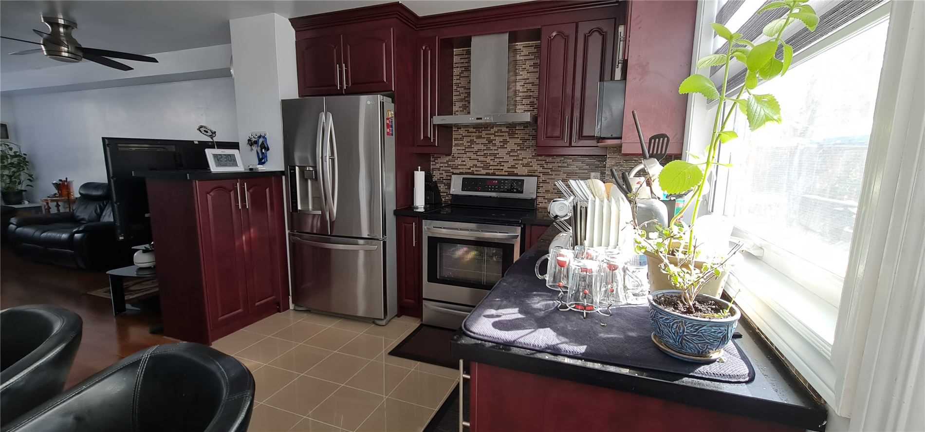 8 Fairwood Cres, #123