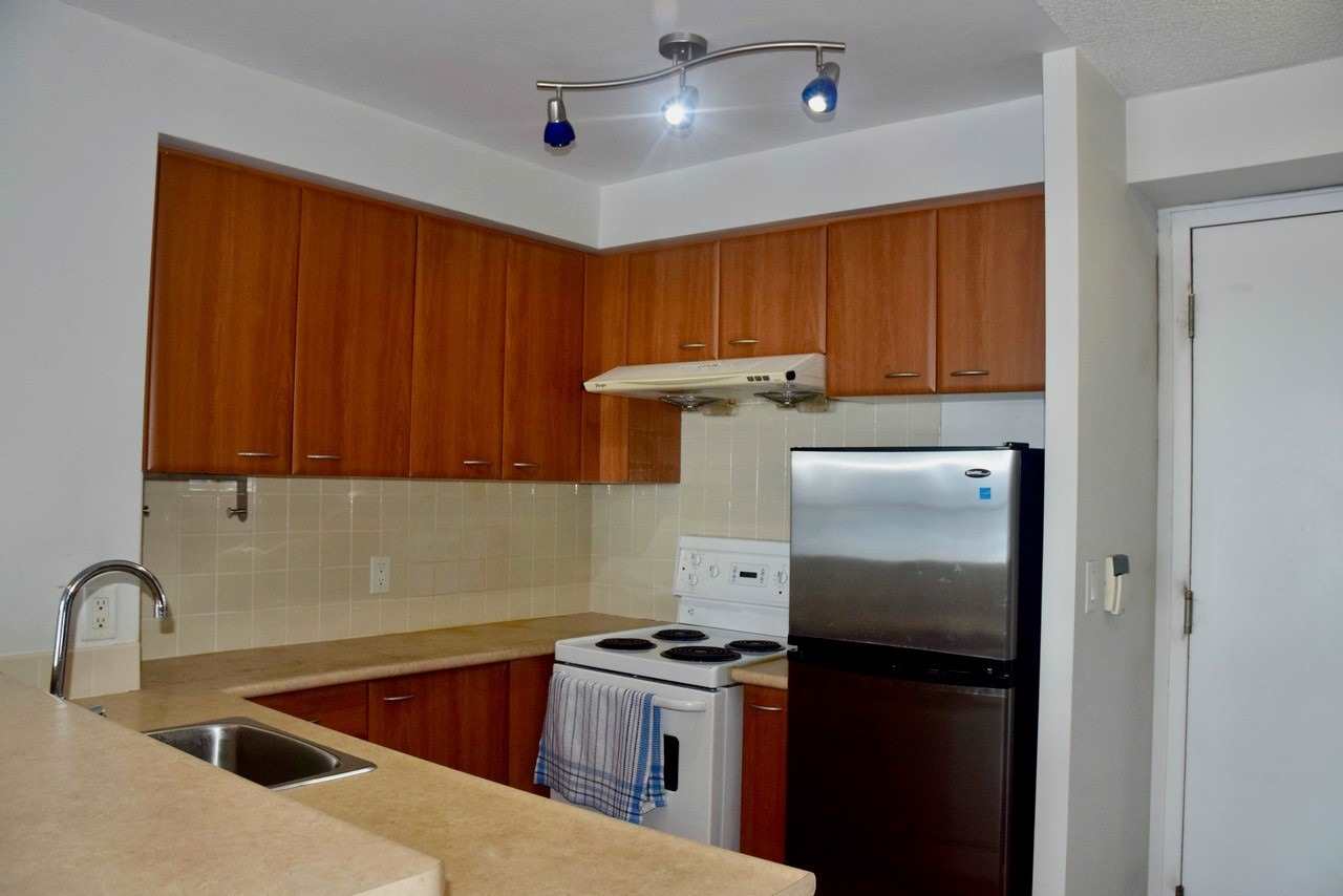 36 Lee Centre Dr, #2708