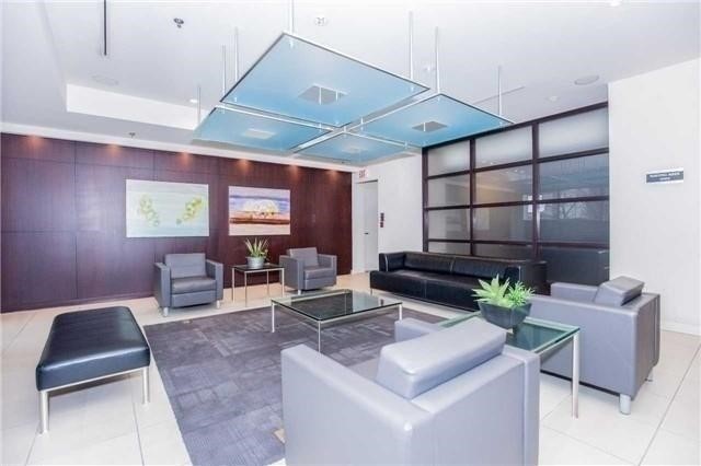 36 Lee Centre Dr, #2708